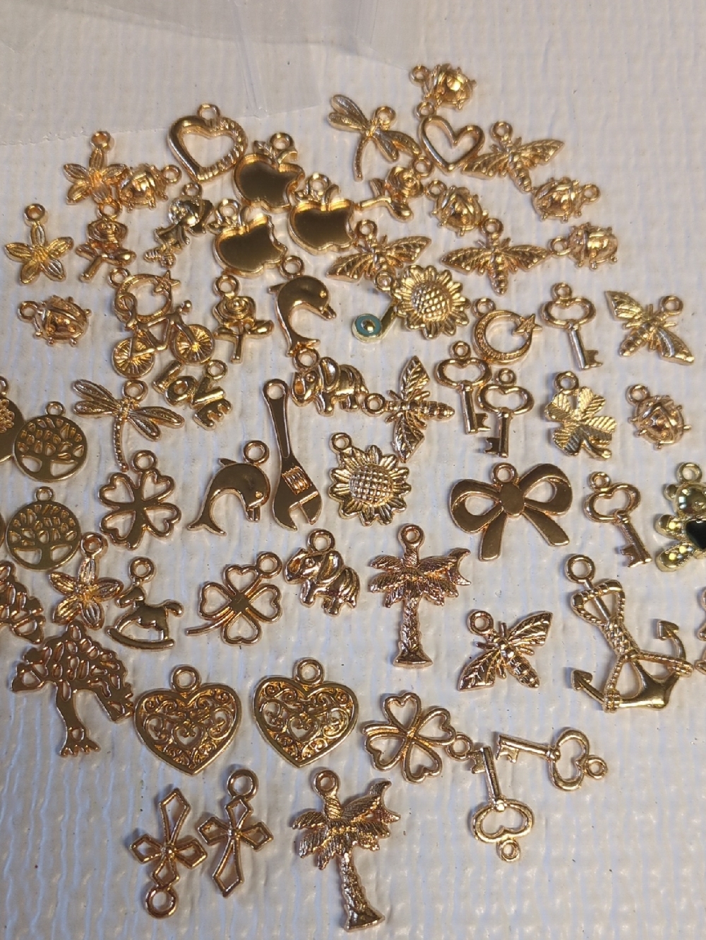 ❤️3/$10❤️Y38 Gold Charm Mix Pendant Set for Crafting